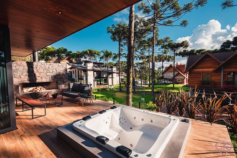 Casa de altíssimo padrão, com área construída de 590,53m² em amplo terreno de 800 m² com frondosas araucárias. REF: 186: 41ª foto da galeria de imagens do imóvel