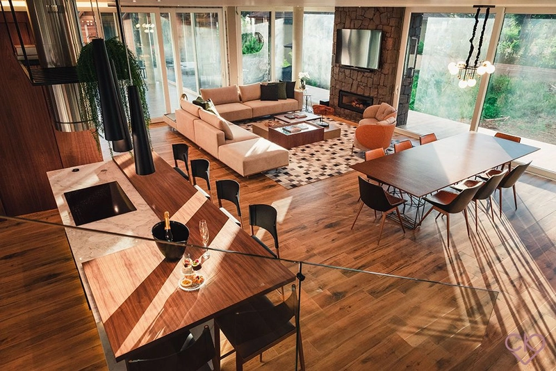 Casa de altíssimo padrão, com área construída de 590,53m² em amplo terreno de 800 m² com frondosas araucárias. REF: 186: 91ª foto da galeria de imagens do imóvel