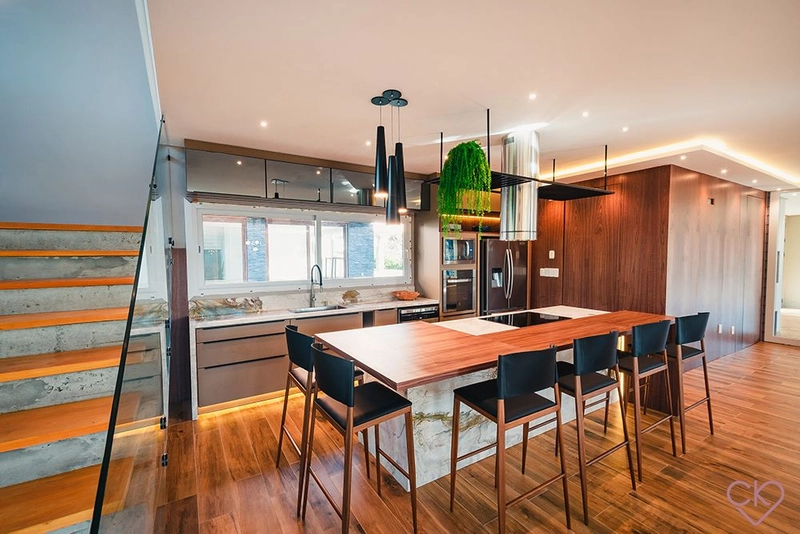 Casa de altíssimo padrão, com área construída de 590,53m² em amplo terreno de 800 m² com frondosas araucárias. REF: 186: 28ª foto da galeria de imagens do imóvel