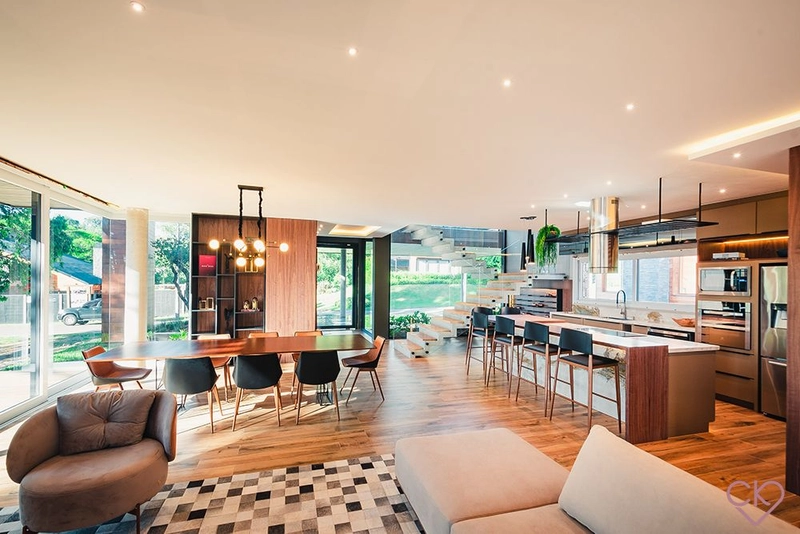 Casa de altíssimo padrão, com área construída de 590,53m² em amplo terreno de 800 m² com frondosas araucárias. REF: 186: 33ª foto da galeria de imagens do imóvel