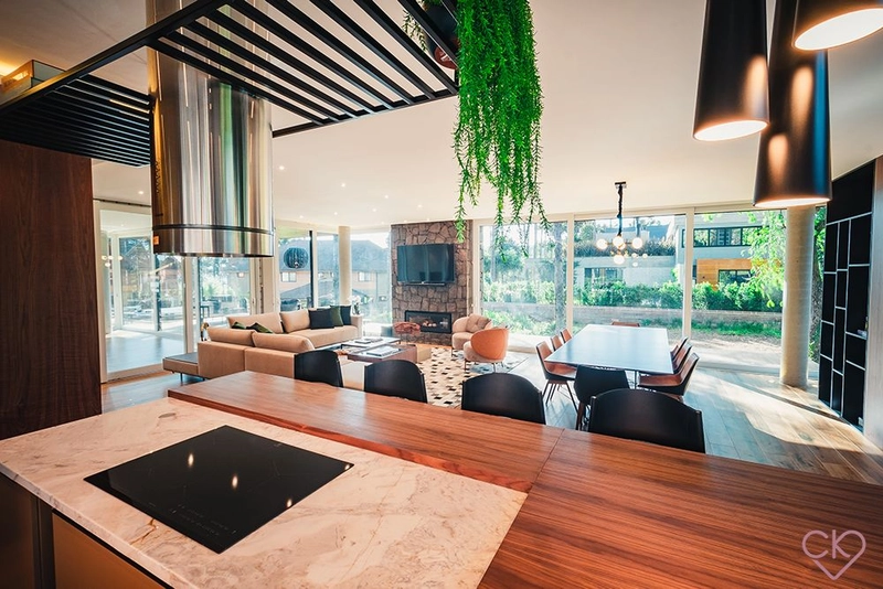 Casa de altíssimo padrão, com área construída de 590,53m² em amplo terreno de 800 m² com frondosas araucárias. REF: 186: 18ª foto da galeria de imagens do imóvel
