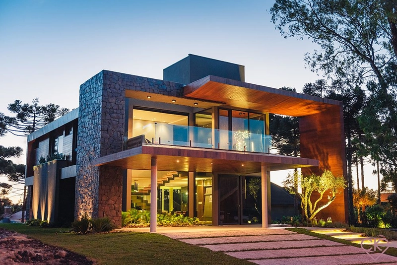 Casa de altíssimo padrão, com área construída de 590,53m² em amplo terreno de 800 m² com frondosas araucárias. REF: 186: 13ª foto da galeria de imagens do imóvel