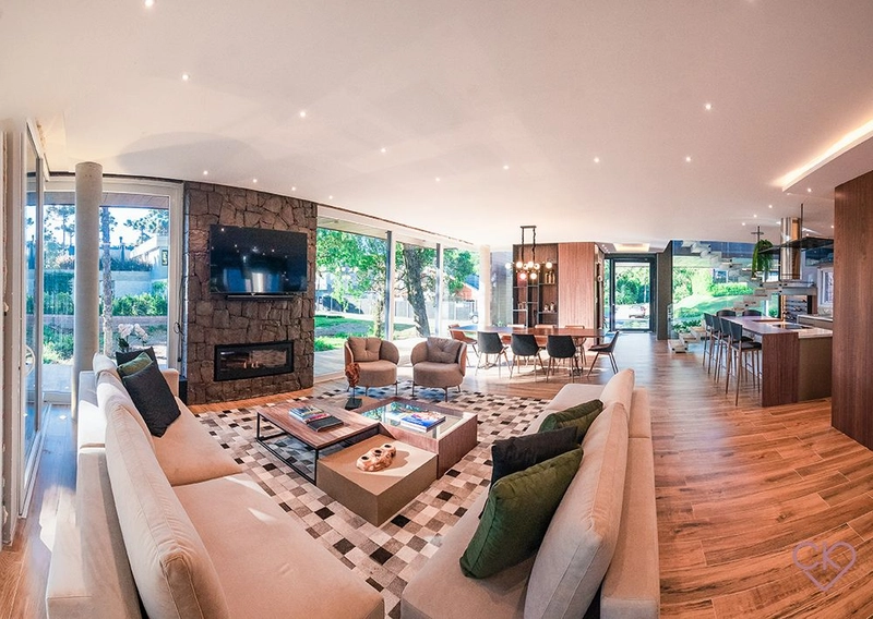 Casa de altíssimo padrão, com área construída de 590,53m² em amplo terreno de 800 m² com frondosas araucárias. REF: 186: 35ª foto da galeria de imagens do imóvel