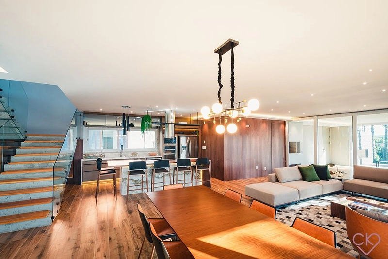 Casa de altíssimo padrão, com área construída de 590,53m² em amplo terreno de 800 m² com frondosas araucárias. REF: 186: 30ª foto da galeria de imagens do imóvel