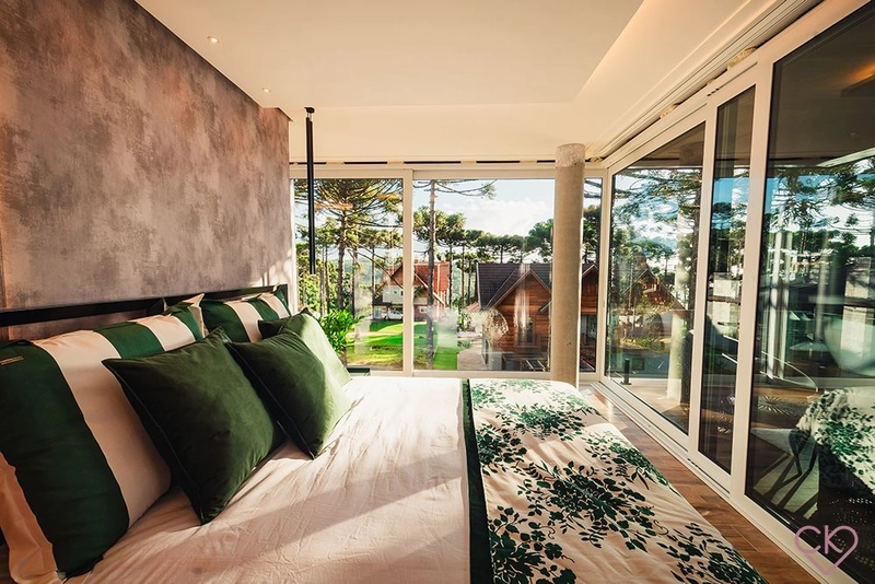 Casa de altíssimo padrão, com área construída de 590,53m² em amplo terreno de 800 m² com frondosas araucárias. REF: 186: 60ª foto da galeria de imagens do imóvel