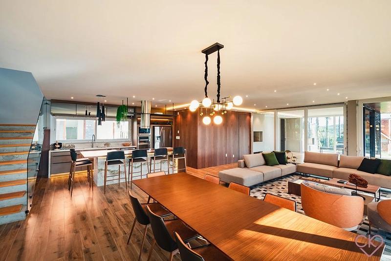 Casa de altíssimo padrão, com área construída de 590,53m² em amplo terreno de 800 m² com frondosas araucárias. REF: 186: 20ª foto da galeria de imagens do imóvel