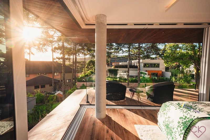 Casa de altíssimo padrão, com área construída de 590,53m² em amplo terreno de 800 m² com frondosas araucárias. REF: 186: 71ª foto da galeria de imagens do imóvel