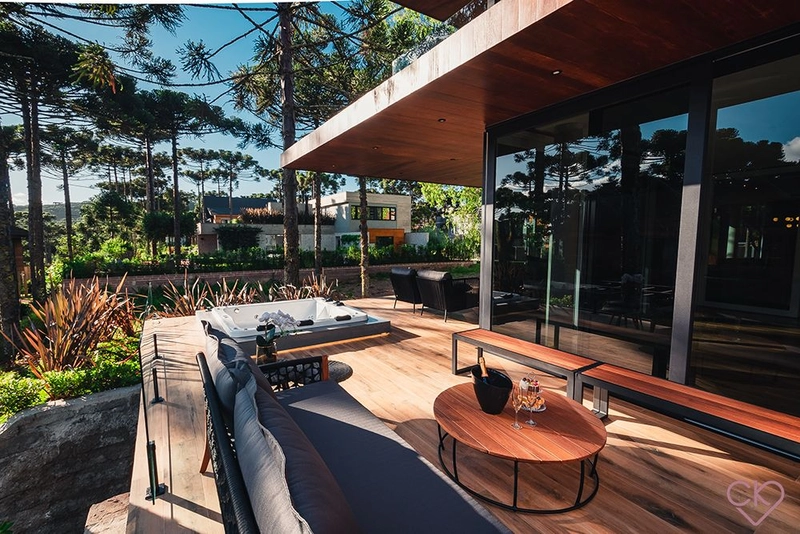 Casa de altíssimo padrão, com área construída de 590,53m² em amplo terreno de 800 m² com frondosas araucárias. REF: 186: 37ª foto da galeria de imagens do imóvel