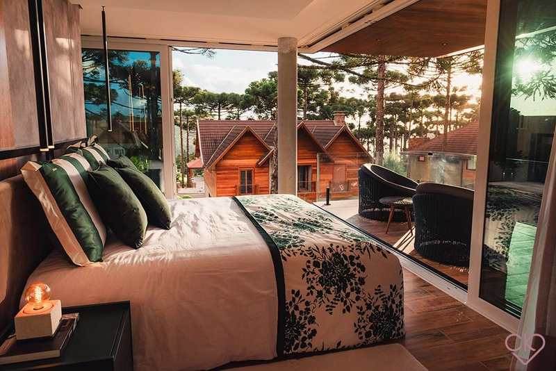 Casa de altíssimo padrão, com área construída de 590,53m² em amplo terreno de 800 m² com frondosas araucárias. REF: 186: 86ª foto da galeria de imagens do imóvel