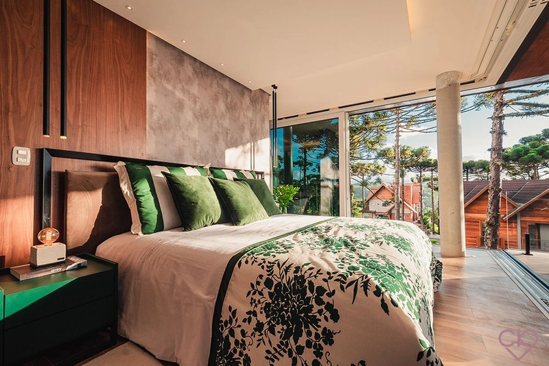 Casa de altíssimo padrão, com área construída de 590,53m² em amplo terreno de 800 m² com frondosas araucárias. REF: 186: 72ª foto da galeria de imagens do imóvel