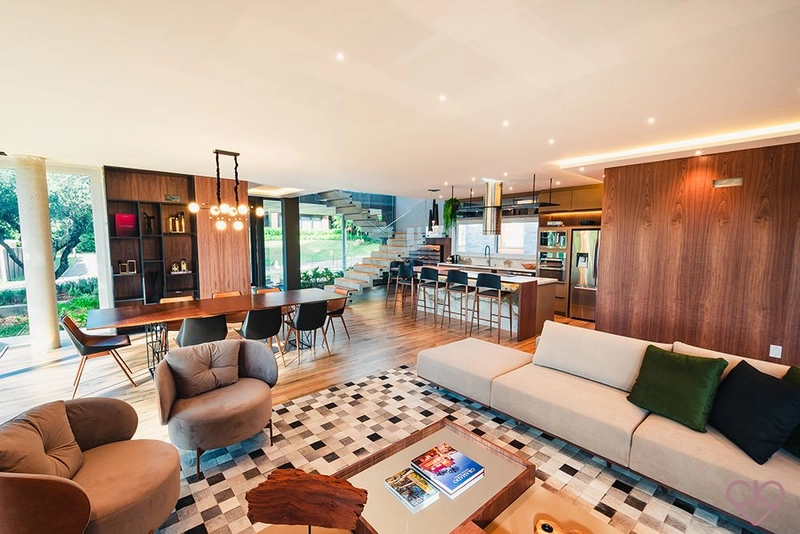 Casa de altíssimo padrão, com área construída de 590,53m² em amplo terreno de 800 m² com frondosas araucárias. REF: 186: 24ª foto da galeria de imagens do imóvel