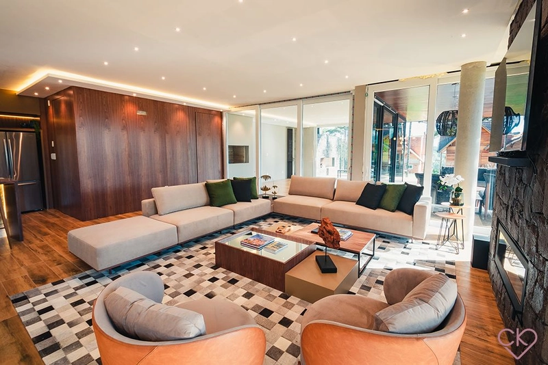 Casa de altíssimo padrão, com área construída de 590,53m² em amplo terreno de 800 m² com frondosas araucárias. REF: 186: 22ª foto da galeria de imagens do imóvel
