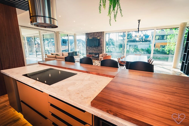 Casa de altíssimo padrão, com área construída de 590,53m² em amplo terreno de 800 m² com frondosas araucárias. REF: 186: 27ª foto da galeria de imagens do imóvel