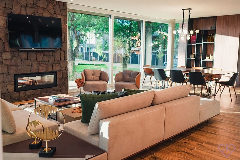 Casa de altíssimo padrão, com área construída de 590,53m² em amplo terreno de 800 m² com frondosas araucárias. REF: 186: 84ª foto da galeria de imagens do imóvel