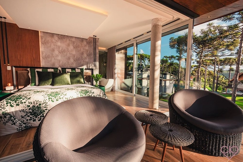 Casa de altíssimo padrão, com área construída de 590,53m² em amplo terreno de 800 m² com frondosas araucárias. REF: 186: 64ª foto da galeria de imagens do imóvel