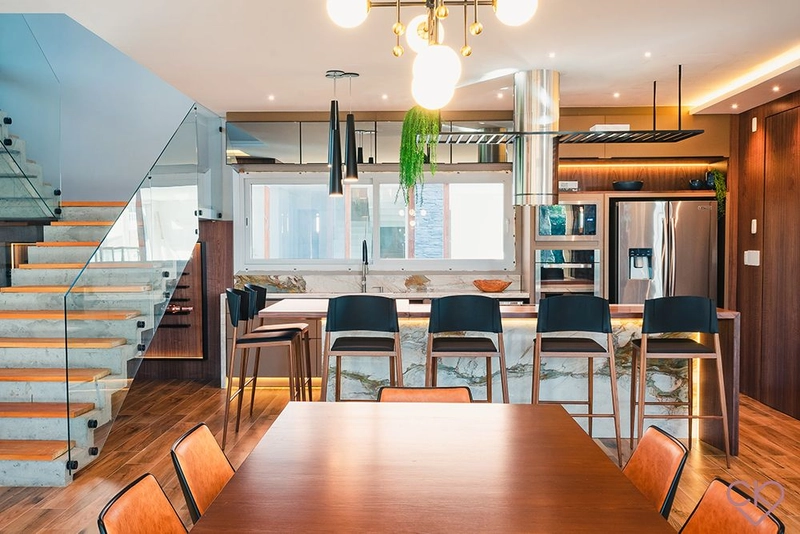 Casa de altíssimo padrão, com área construída de 590,53m² em amplo terreno de 800 m² com frondosas araucárias. REF: 186: 32ª foto da galeria de imagens do imóvel
