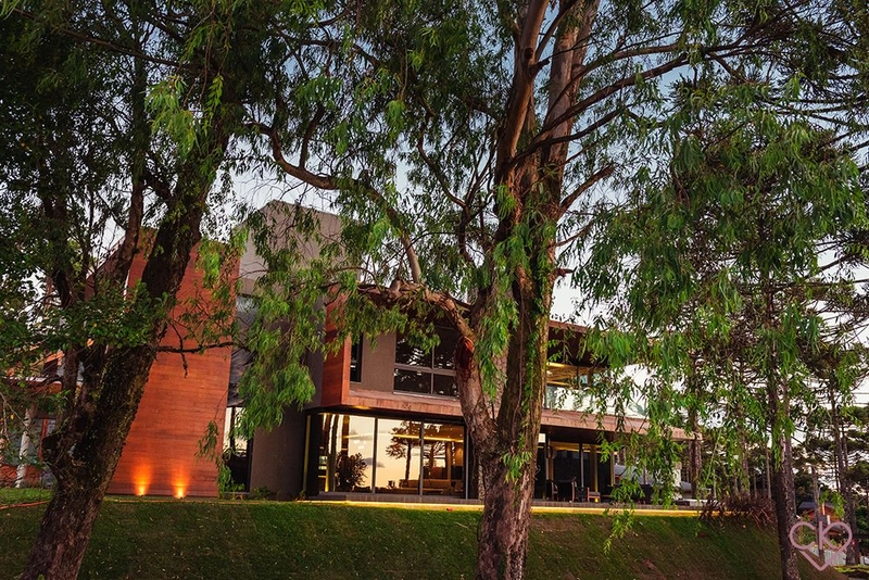 Casa de altíssimo padrão, com área construída de 590,53m² em amplo terreno de 800 m² com frondosas araucárias. REF: 186: 56ª foto da galeria de imagens do imóvel