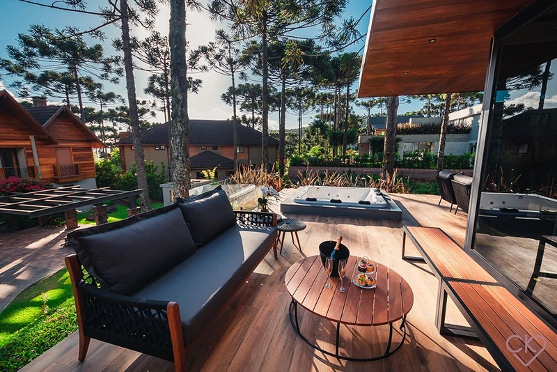 Casa de altíssimo padrão, com área construída de 590,53m² em amplo terreno de 800 m² com frondosas araucárias. REF: 186: 42ª foto da galeria de imagens do imóvel