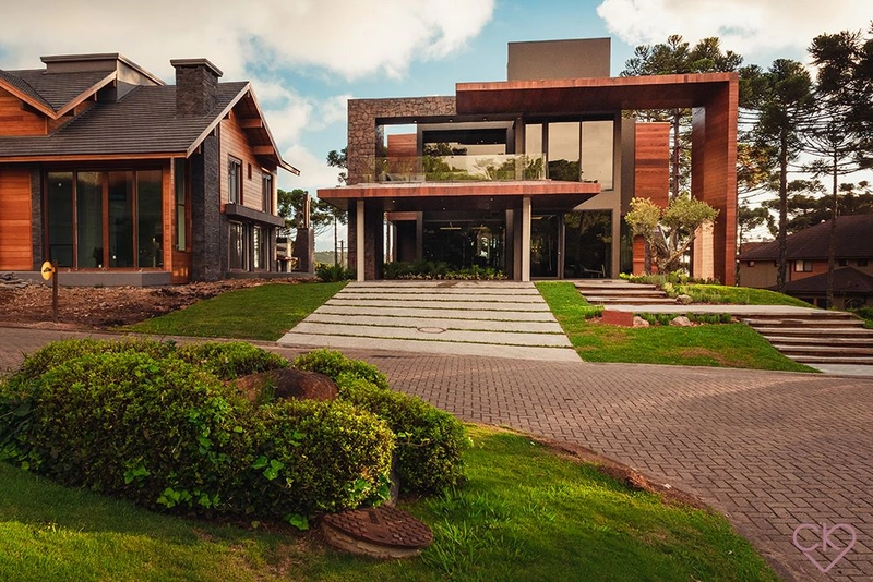 Casa de altíssimo padrão, com área construída de 590,53m² em amplo terreno de 800 m² com frondosas araucárias. REF: 186: 96ª foto da galeria de imagens do imóvel