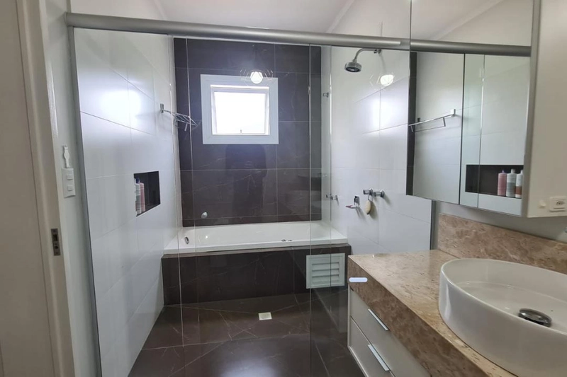 Sobrado semi mobiliado, decorado, com patio privativo, condominio com poucas casas e proximo ao Colégio Sinodal REF: 345: 29ª foto da galeria de imagens do imóvel