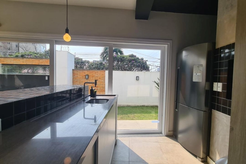 Sobrado semi mobiliado, decorado, com patio privativo, condominio com poucas casas e proximo ao Colégio Sinodal REF: 345: 7ª foto da galeria de imagens do imóvel