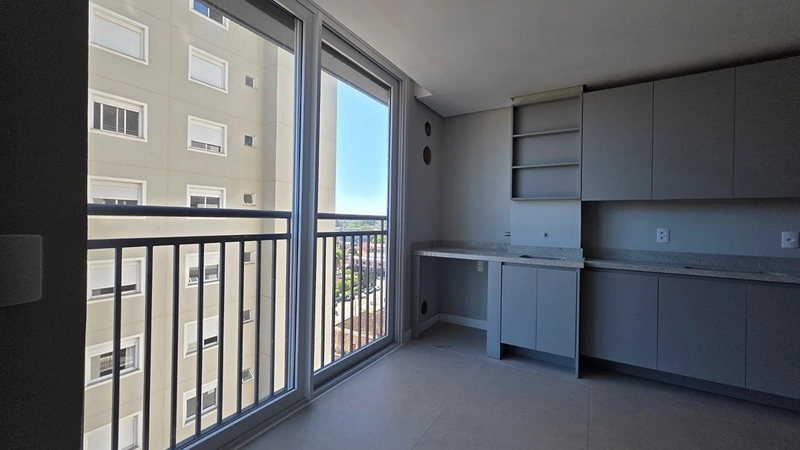 Semi-mobiliado. Sacada integrada (sem golas), piso porcelanato em todo apto, forro rebaixado em gesso: 10ª foto da galeria de imagens do imóvel