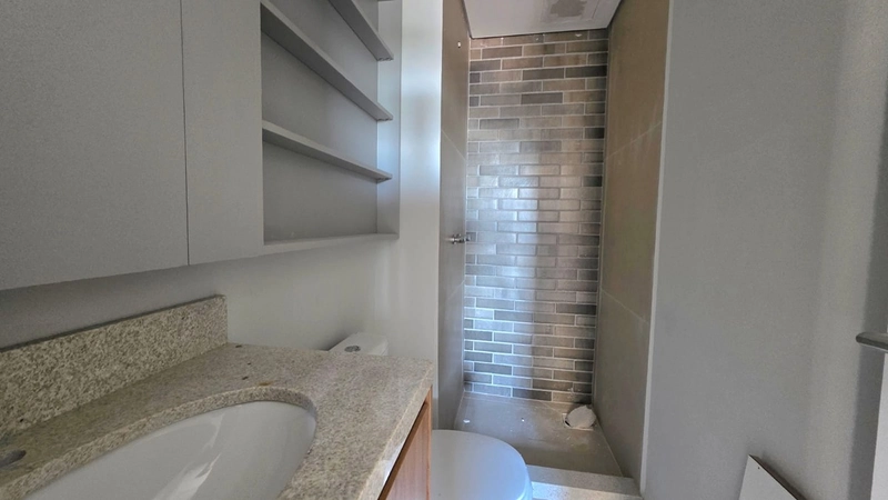 Semi-mobiliado. Sacada integrada (sem golas), piso porcelanato em todo apto, forro rebaixado em gesso: 13ª foto da galeria de imagens do imóvel
