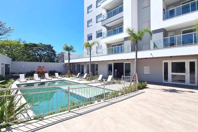 Apartamento de frente, além do banheiro social, suite, possui mais um lavabo na entrada do apartamento. REF: AP0036: 16ª foto da galeria de imagens do imóvel