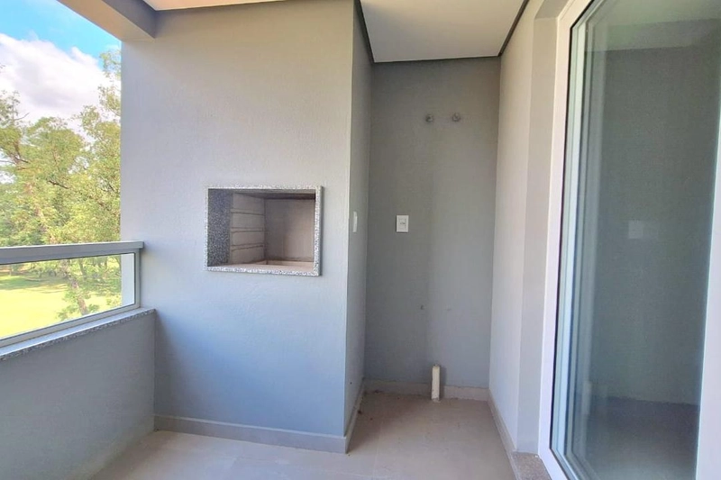 Apartamento amplo de 2 dormitórios no 5 º andar, com sacada, elevador, gas central e salão de festas. REF: 353: 9ª foto da galeria de imagens do imóvel