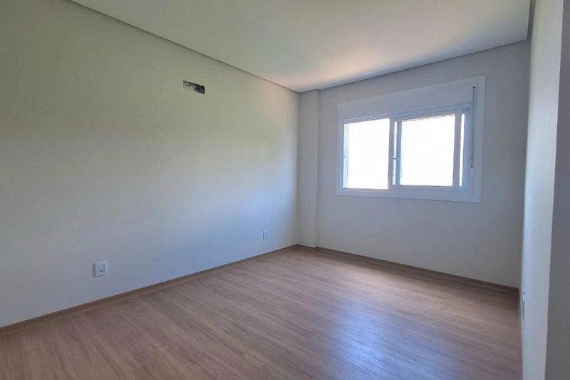 Apartamento amplo de 2 dormitórios no 5 º andar, com sacada, elevador, gas central e salão de festas. REF: 353: 14ª foto da galeria de imagens do imóvel