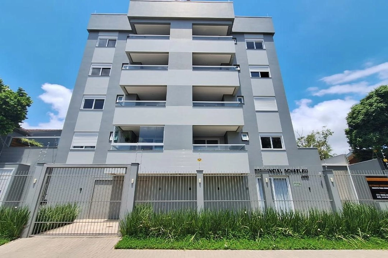 Apartamento amplo de 2 dormitórios no 5 º andar, com sacada, elevador, gas central e salão de festas. REF: 353: 3ª foto da galeria de imagens do imóvel