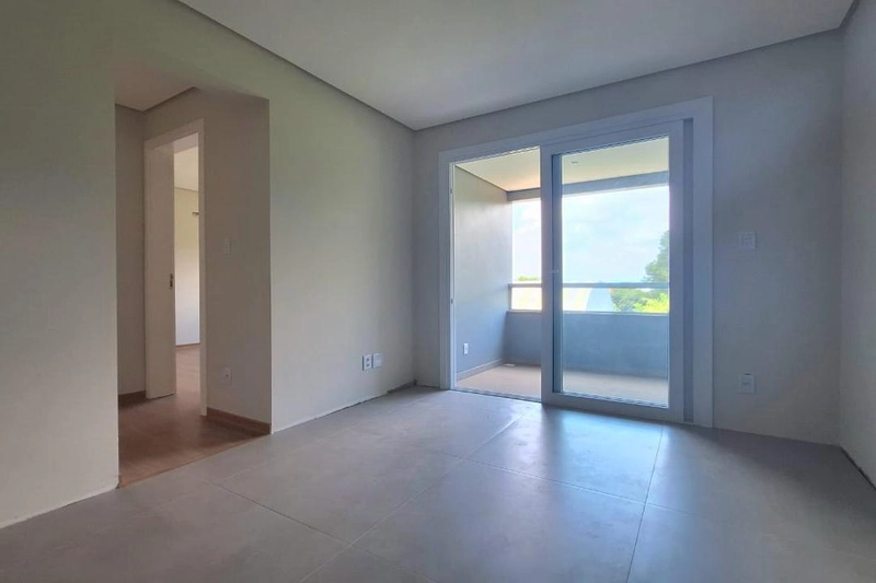Apartamento amplo de 2 dormitórios no 5 º andar, com sacada, elevador, gas central e salão de festas. REF: 353: 8ª foto da galeria de imagens do imóvel