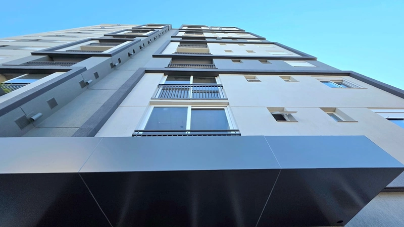 Semi-mobiliado. Sacada integrada (sem golas), piso porcelanato em todo apto, forro rebaixado em gesso. Apto 1001: 1ª foto da galeria de imagens do imóvel