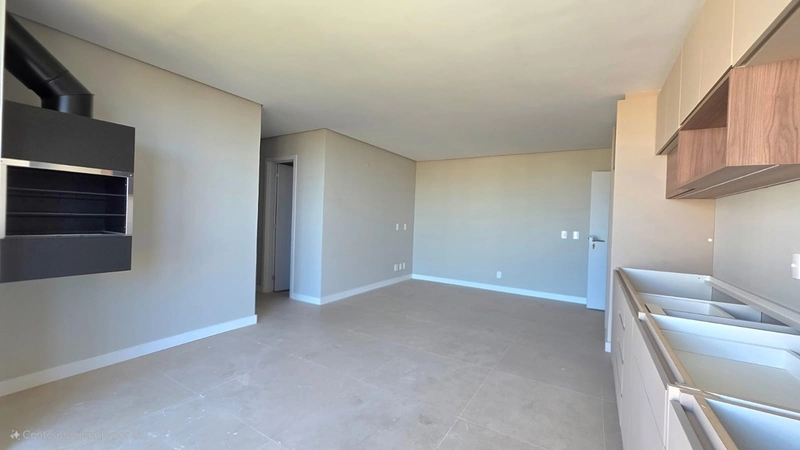 Semi-mobiliado. Sacada integrada (sem golas), piso porcelanato em todo apto, forro rebaixado em gesso. Apto 1001: 6ª foto da galeria de imagens do imóvel