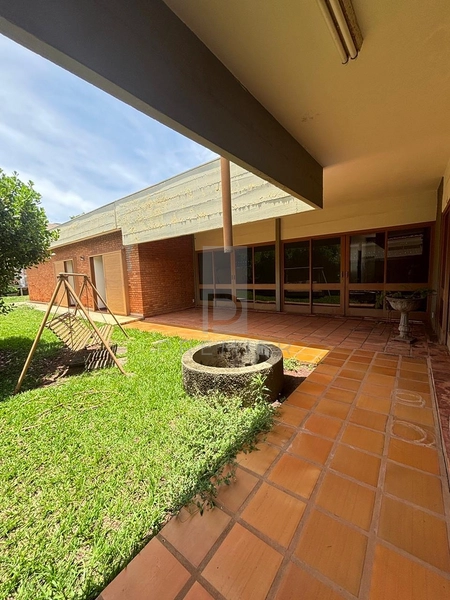 Casa com 6 quartos a venda no Jd. Maria Izabel em Marília-SP. : 1ª foto da galeria de imagens do imóvel