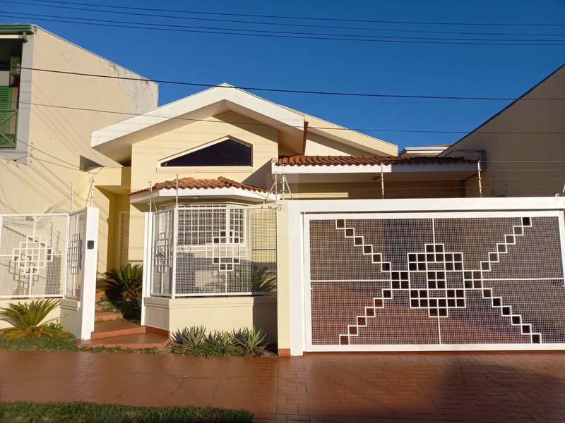 Casa com pisicna no Jd Aquarios em Marilia / Sp: 1ª foto da galeria de imagens do imóvel