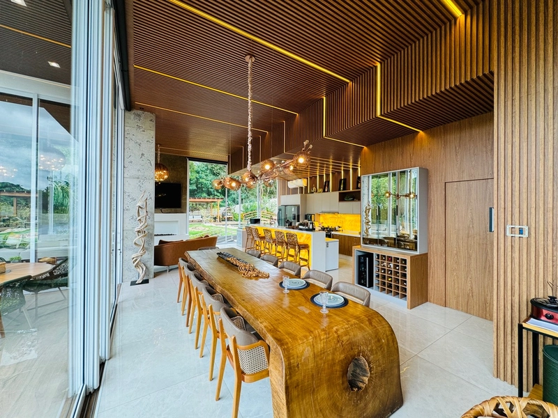 Mansão de luxo com 4 suítes, piscina e lago condomínio Green Valley: 1ª foto da galeria de imagens do imóvel