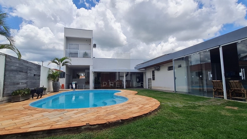 Casa com 5 quartos no Bairro Aeroporto em Marília-SP. : 1ª foto da galeria de imagens do imóvel