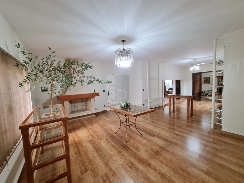 Casa a Venda na Região Central de Marília-SP. : 1ª foto da galeria de imagens do imóvel