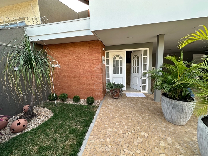 Casa confortável à venda no Jardim São Francisco em Marília-SP: 3ª foto da galeria de imagens do imóvel