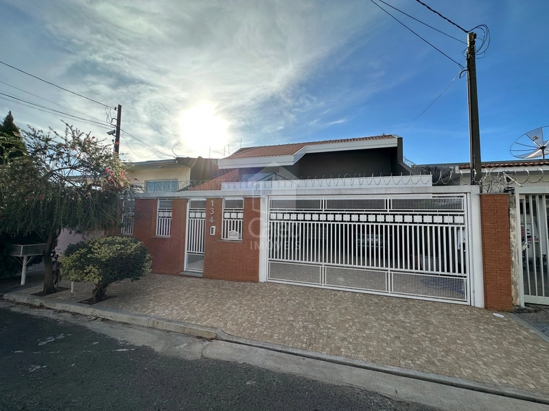 Casa confortável à venda no Jardim São Francisco em Marília-SP: 1ª foto da galeria de imagens do imóvel