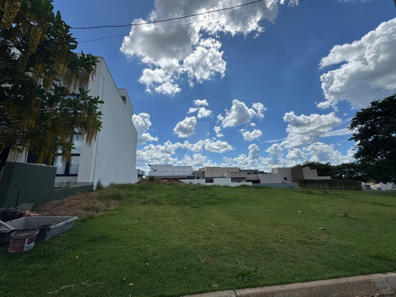 Terreno a Venda no Condomínio Verana Pq. Alvorada em Marília-SP.: 1ª foto da galeria de imagens do imóvel
