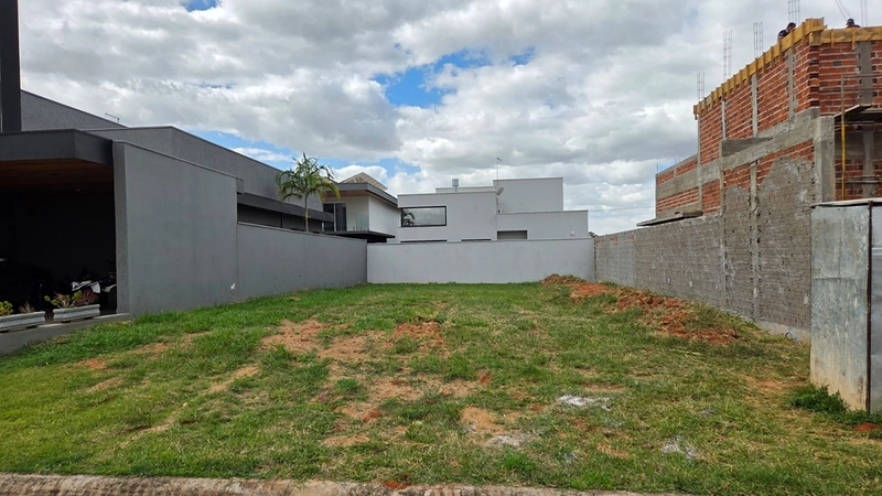 Terreno de 300m² (12x25) no Condomínio Renoir: 2ª foto da galeria de imagens do imóvel