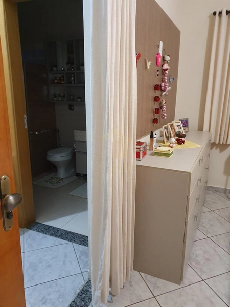 Vende-se Casa no Jardim São Domingos em Marília-SP. e: 27ª foto da galeria de imagens do imóvel