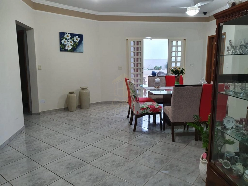 Vende-se Casa no Jardim São Domingos em Marília-SP. e: 4ª foto da galeria de imagens do imóvel