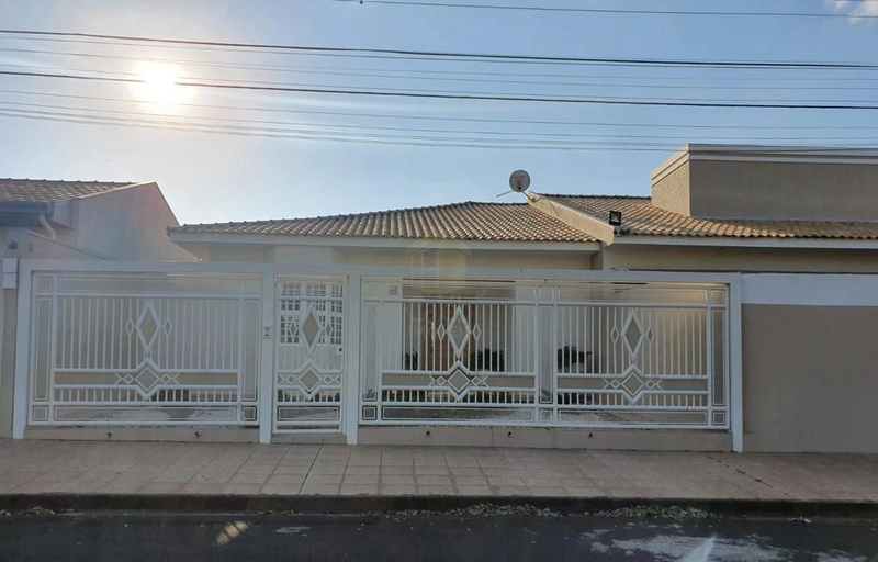 Vende-se Casa no Jardim São Domingos em Marília-SP. e: 1ª foto da galeria de imagens do imóvel
