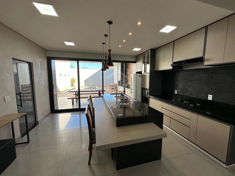 Casa a venda no Jardim Florença com 3 suítes e piscina em Marília-SP: 26ª foto da galeria de imagens do imóvel