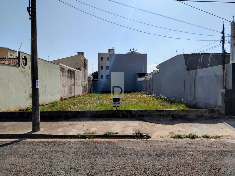 Terreno no Jardim Maria Izabel  em Marilia / SP: 1ª foto da galeria de imagens do imóvel