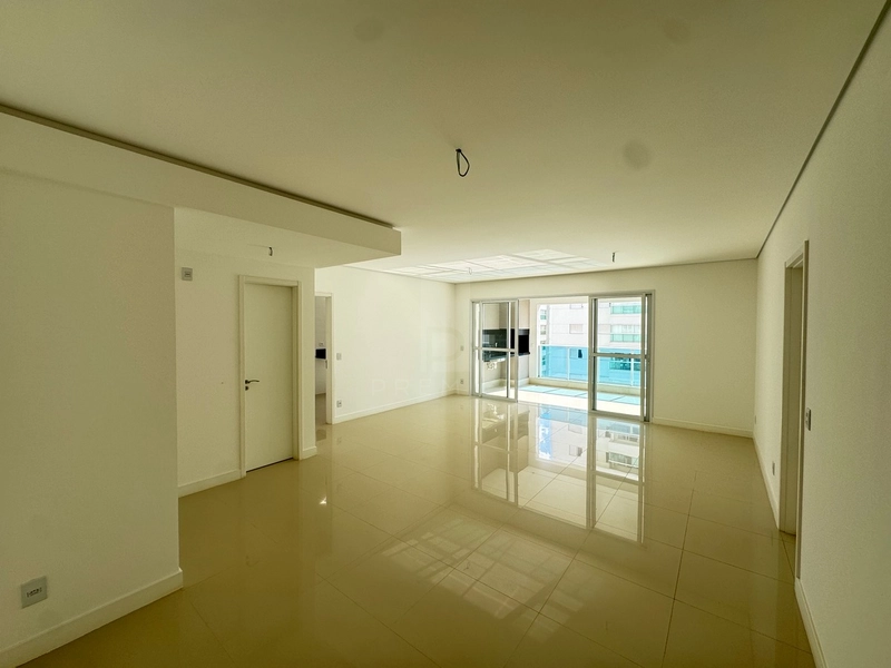 Apartamento com 3 suítes, 4 garagens no edificio Belvedere Marília-SP: 1ª foto da galeria de imagens do imóvel