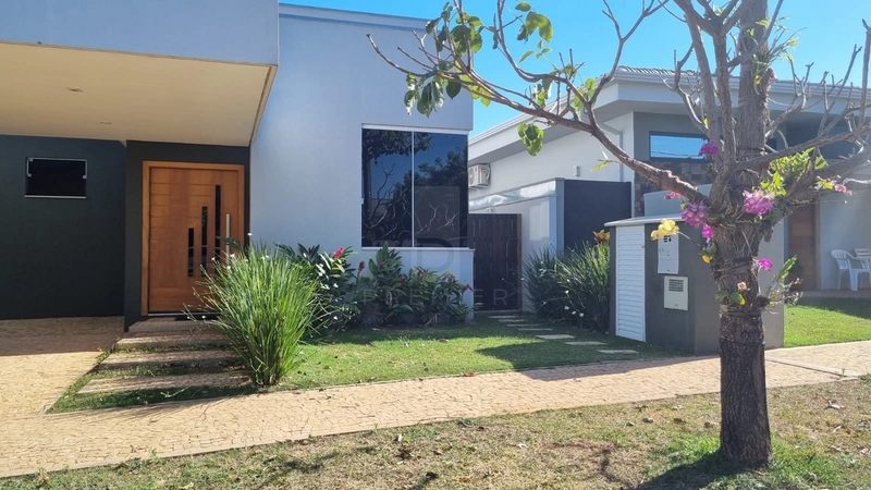 Casa com 3 quartos e piscina no Condominio Costa do Ipe em Marilia: 1ª foto da galeria de imagens do imóvel
